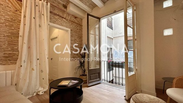 Newly Renovated Cosy 3-bedroom Apartment in Gotico - Photo 1