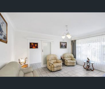 Beautiful three bedroom home with Rumpus Room! - Photo 2