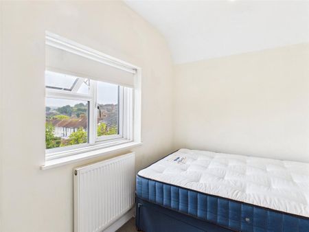 4 bedroom end of terrace house to rent - Photo 5