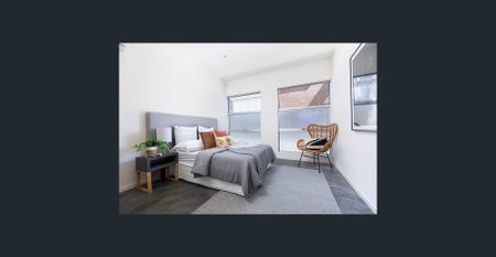 Stylish 3-Bedroom Townhouse with Rooftop Terrace in Prime Location - Photo 2