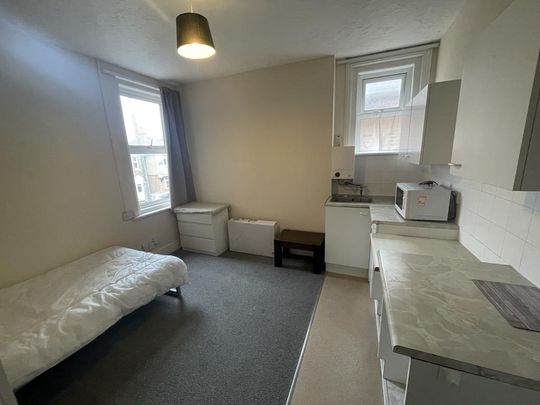 Studio to rent - Photo 1