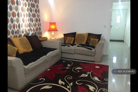 3 bedroom semi-detached house to rent - Photo 3