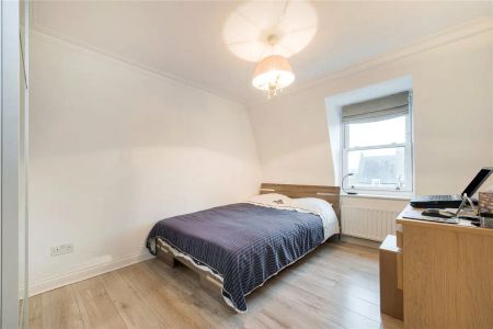 3 bedroom flat in London - Photo 3