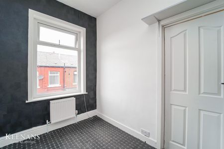 Crown Street, Rochdale - Photo 3