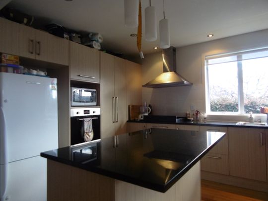 Bright and airy family home - Photo 1