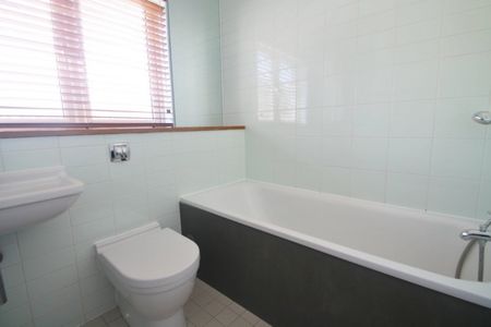 Elvedon Road, Feltham,TW13 - Photo 5