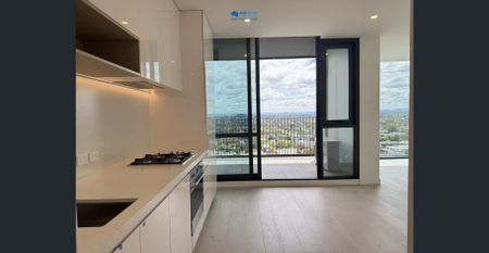 Sunny & Modern 2-Bedroom Apartment with Car Park in Box Hill! - Photo 2