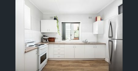 Charming Family Home - Photo 5