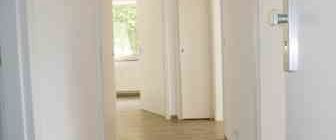 Schöne 3-Zimmerwohnung im EG mit Vinylboden zentral gelegen...! - Photo 1