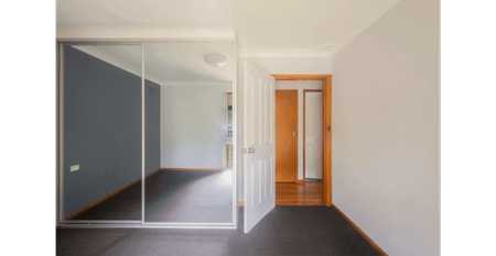 BEAUTIFULLY PRESENTED 3 BEDROOM HOME WITH AIR CON!! - Photo 2