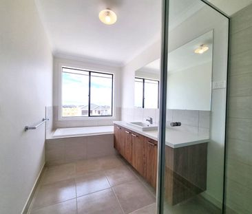 108 Odyssey Bvd, Tarneit, Vic 3029 - Photo 4