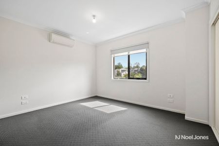 4 Lithgow Way, MOOROOLBARK - Photo 3