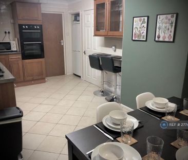 5 bedroom semi-detached house to rent - Photo 5