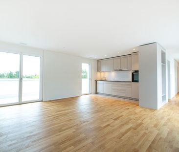 Moderne 2.5-Zimmer-Dachwohnung mit grosszügiger Sonnenterrasse in Z... - Foto 2