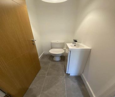 3 bedroom flat to rent - Photo 6