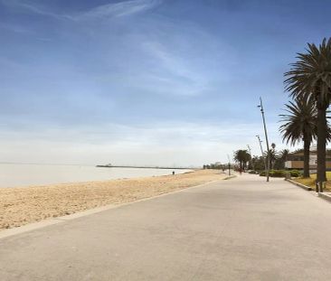 “Sophisticated 2-Bedroom, 2-Bathroom Apartment | FLARE REAL ESTATE” - Photo 4