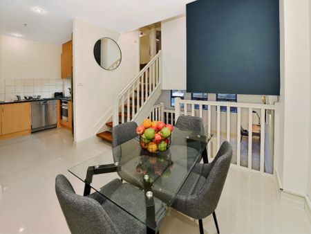 Cool 2-bedroom apartment near Flagstaff train station - Photo 3
