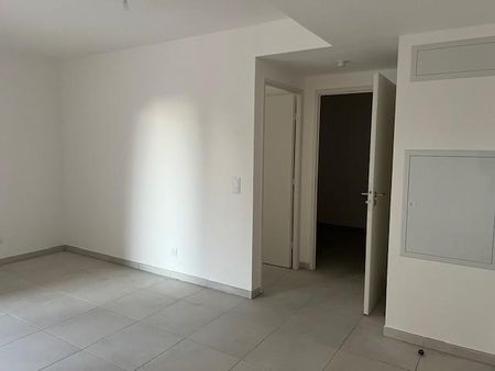Location Appartement 2 pièces 42m² BRIGNOLES 83170 - Photo 2