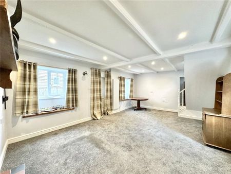 4 bedroom semi-detached house to rent - Photo 4