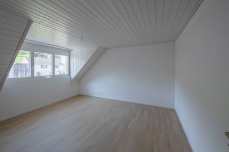 Schöne 2,5 Zimmer Dachwohnung in Bibern - Photo 3