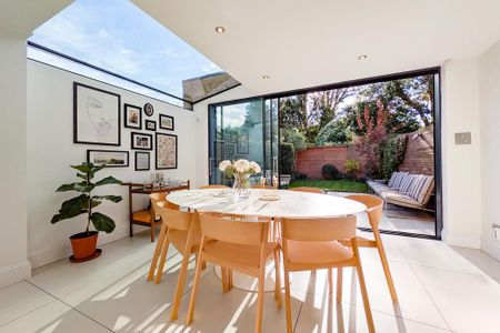 3 bedroom terraced house to rent - Photo 2