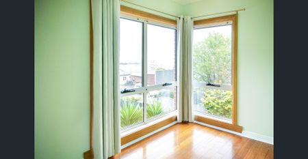 Spacious 3-Bedroom Home with Ocean Views in Parklands - Photo 2