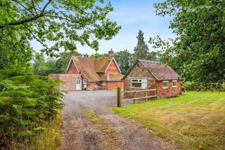 A beautifully refurbished cottage in an idyllic rural location with far reaching views. - Photo 4