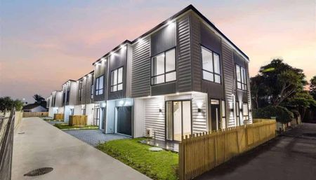 Ideal Family Living Ã¢ÂÂ Walk to Top Avondale Collage - Photo 5