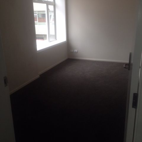 MODERN STUDIO APARTMENT IN THE CENTRE OF LOWER HUTT - Photo 1