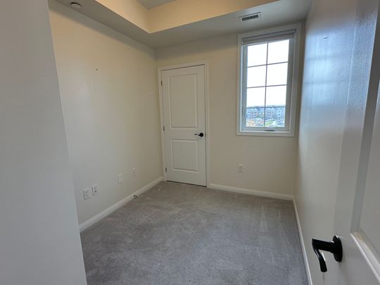 For Lease - 84 Aspen Springs Drive Unit# 320, Clarington, Ontario - Photo 1