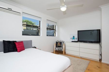 Modern One Bedroom Studio in the Heart of New Farm - Photo 2