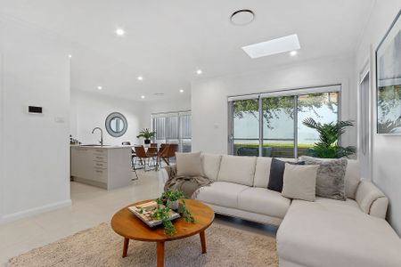 Modern duplex home with quality finishes... - Photo 3