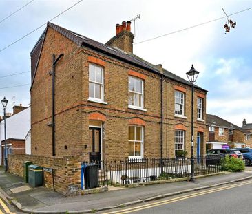 4 bedroom end of terrace house to rent - Photo 6