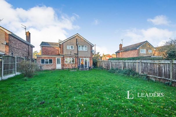 4 bedroom detached house to rent - Photo 1