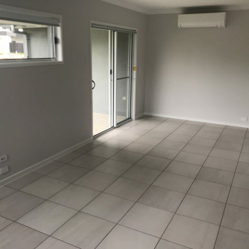 2/45 Foreshore Street, Coomera QLD, Belconnen - Photo 1