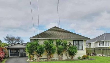 Charming 4BR Home in Otara! - Photo 4