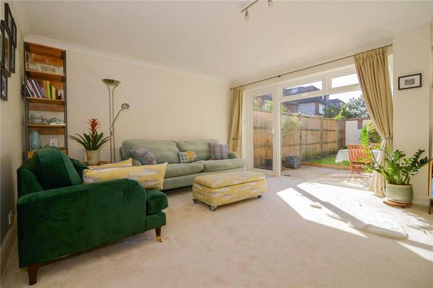 3 bedroom end of terrace house to rent - Photo 1