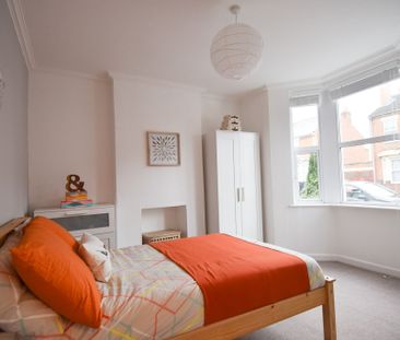 4 or 5 bedroom house - Photo 2