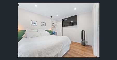 Light Filled modern Living - Photo 5