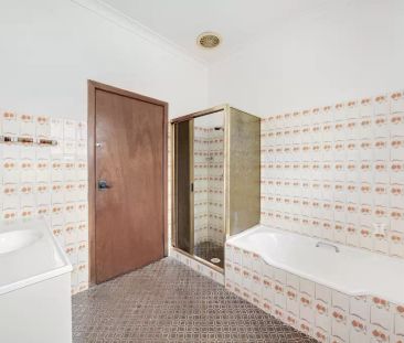 Charming Free-Standing Home with Original Period Features - Photo 5