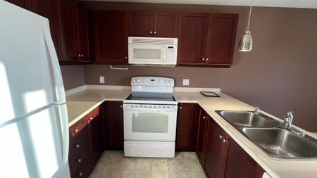 For Lease - 12 Revelstoke Court Unit# Upper, Barrie, Ontario - Photo 3