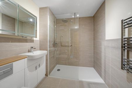 1 bedroom retirement property to rent - Photo 5