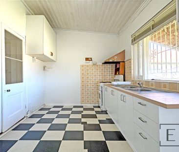 Rear Flat for Rent – Private & Convenient in Great Location - Photo 1