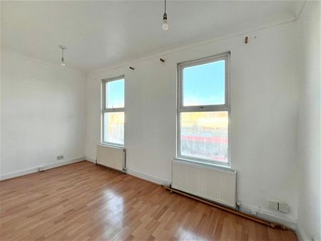 Higham Hill Road, London - Photo 4