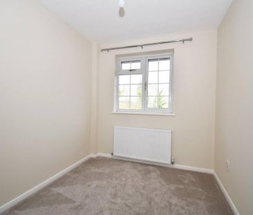 3 bedroom end of terrace house to rent - Photo 2