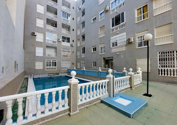 Apartamento 2 dormitorios con piscina al lado del mar