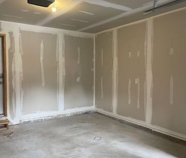 For Lease - 3315 Sixth Line, Oakville, Ontario - Photo 1