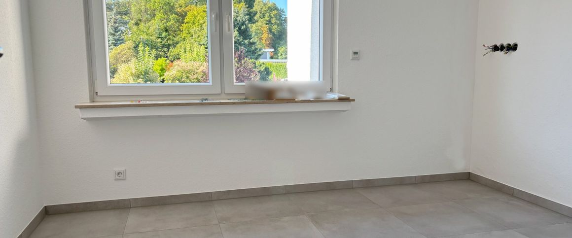 WIE NEU: 4-Zimmer-Wohnung mit Balkon in Paffrath in Gartenlage - Photo 1