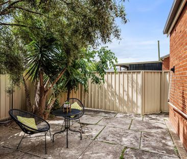 Comfortable Living in the Heart of Enfield - Photo 2