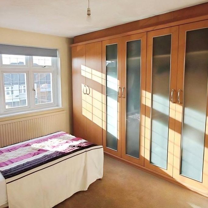 4 bedroom terraced house to rent - Photo 1